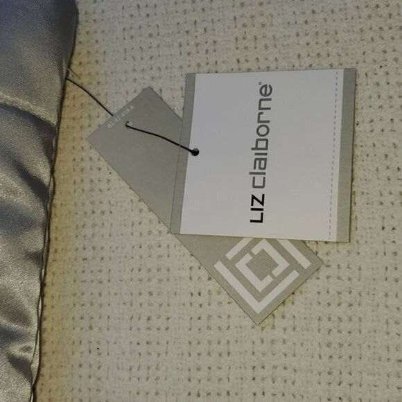 Liz Claiborne Winter Garden Silver Sz. L Zippered Vest Hoodie - Picture 3 of 10